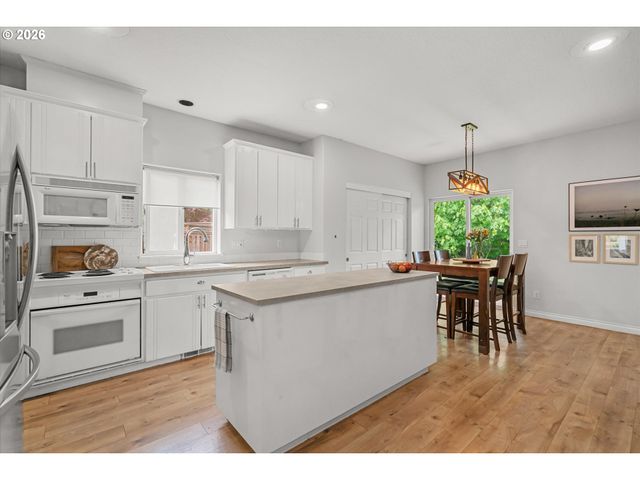 12172 SALMON Ct, Oregon City, OR 97045