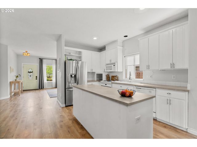 12172 SALMON Ct, Oregon City, OR 97045