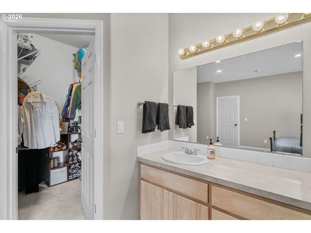 12172 SALMON Ct, Oregon City, OR 97045