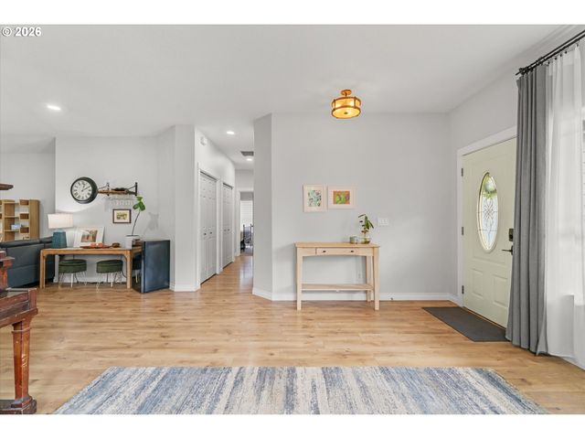 12172 SALMON Ct, Oregon City, OR 97045