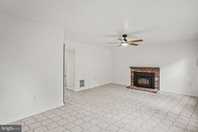 9086 BROOK FORD RD, Burke, VA 22015