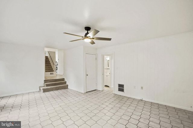 9086 BROOK FORD RD, Burke, VA 22015