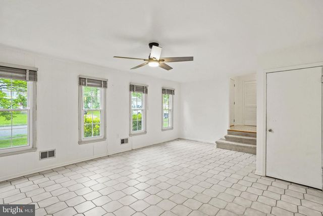 9086 BROOK FORD RD, Burke, VA 22015