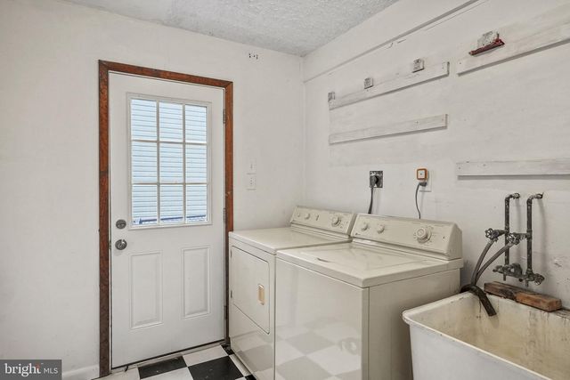 9086 BROOK FORD RD, Burke, VA 22015