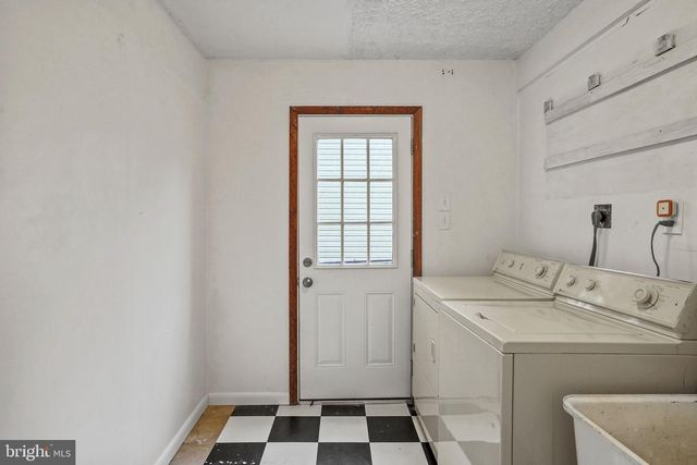 9086 BROOK FORD RD, Burke, VA 22015