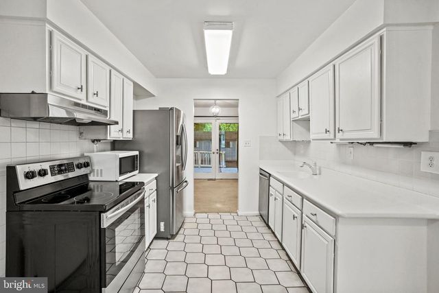 9086 BROOK FORD RD, Burke, VA 22015
