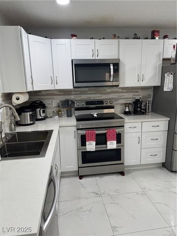 5425 Evergreen Avenue, Las Vegas, NV 89107