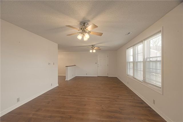 1261 SE Mill Street, Dearborn, MO 64439