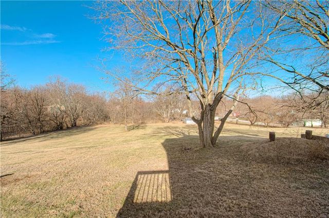 1261 SE Mill Street, Dearborn, MO 64439