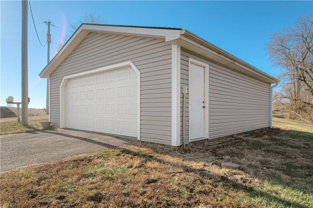 1261 SE Mill Street, Dearborn, MO 64439