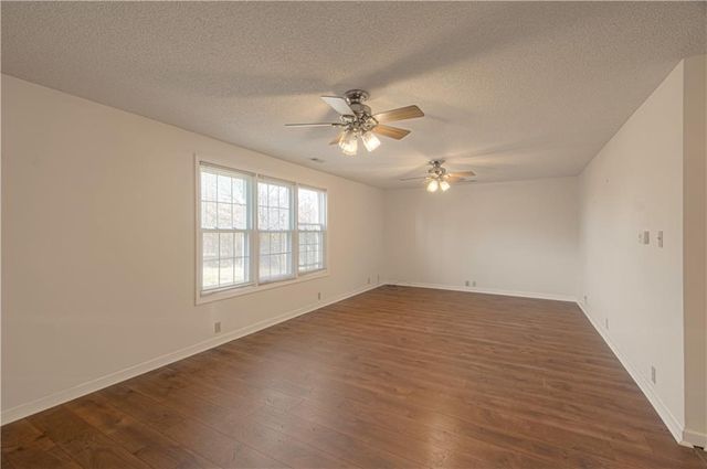 1261 SE Mill Street, Dearborn, MO 64439