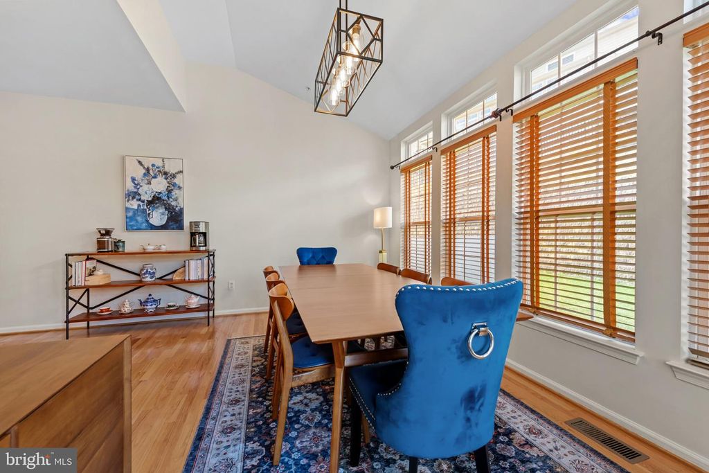 Image 16 of property listing at 8522 MOUNTAINHOLLY DR, Pikesville, MD 21208