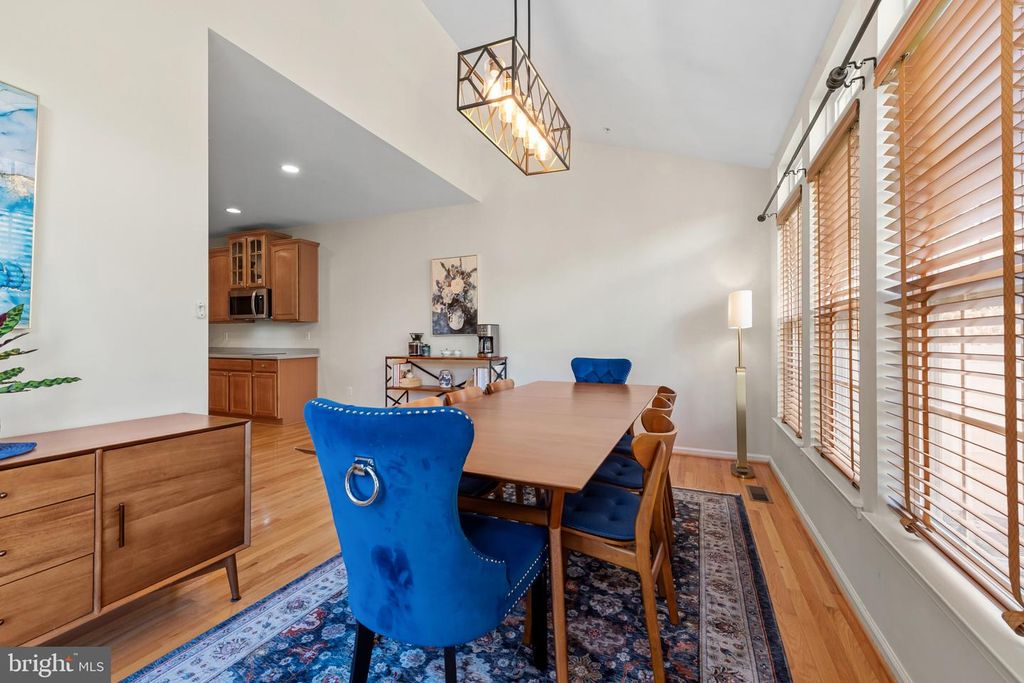 Image 17 of property listing at 8522 MOUNTAINHOLLY DR, Pikesville, MD 21208