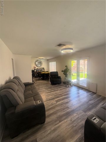 3929 Calle Esquina, Las Vegas, NV 89103