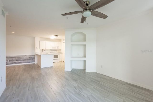 4209 WOODSTORKS WALK WAY 1110, Lutz, FL 33558