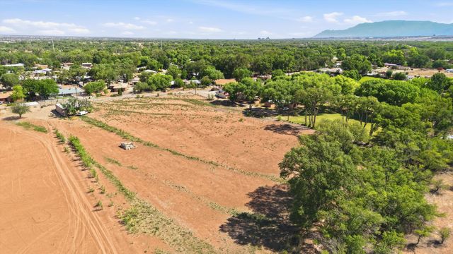 2220 Muniz Road SW, Albuquerque, NM 87105
