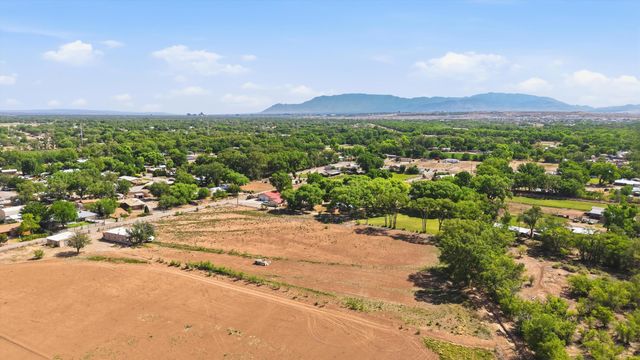 2220 Muniz Road SW, Albuquerque, NM 87105