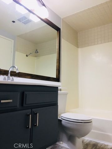 720 W 4th St 416, Long Beach, CA 90802