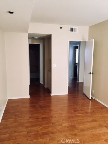 720 W 4th St 416, Long Beach, CA 90802