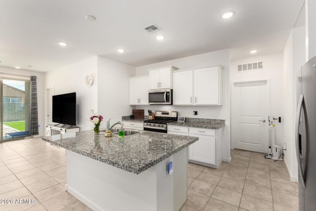 39985 W RIO LOBO Drive, Maricopa, AZ 85138