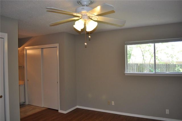 1205 Stoneoak LN, Austin, TX 78745