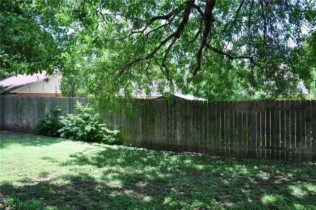 1205 Stoneoak LN, Austin, TX 78745