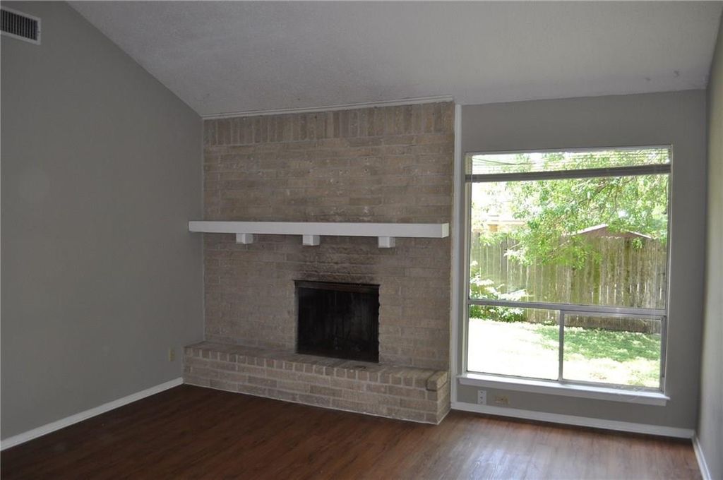 1205 Stoneoak LN, Austin, TX 78745