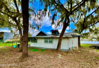 106 E SUNNYSIDE BEACH Road, Hawthorne, FL 32640