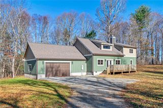 486 Hunter-Lysik Way, Laurel Springs, NC 28644