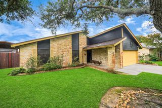 37 Wagon Lane Loop, Angleton, TX 77515