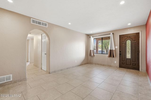 2525 E Towner Street, Tucson, AZ 85716