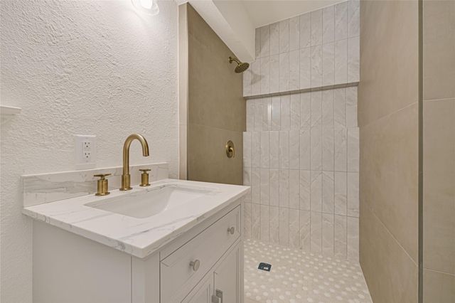 30 Willowherb Court, The Woodlands, TX 77380