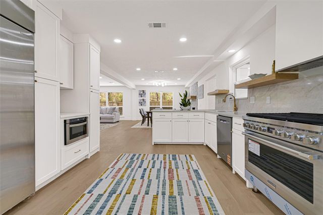 30 Willowherb Court, The Woodlands, TX 77380