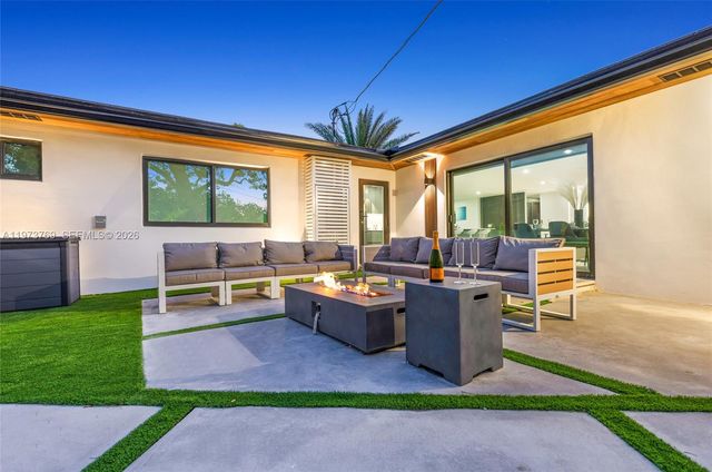 2100 SW 9th Ave, Miami, FL 33129