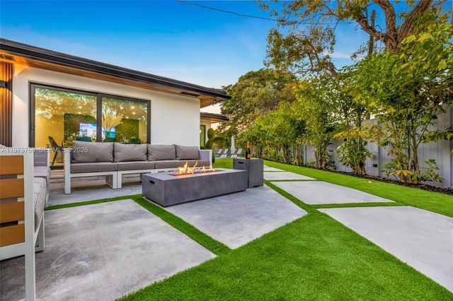 2100 SW 9th Ave, Miami, FL 33129