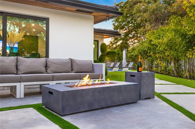 2100 SW 9th Ave, Miami, FL 33129