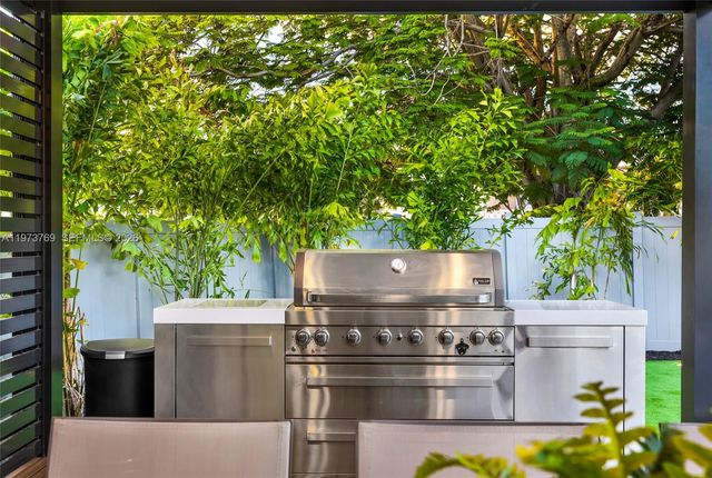 2100 SW 9th Ave, Miami, FL 33129