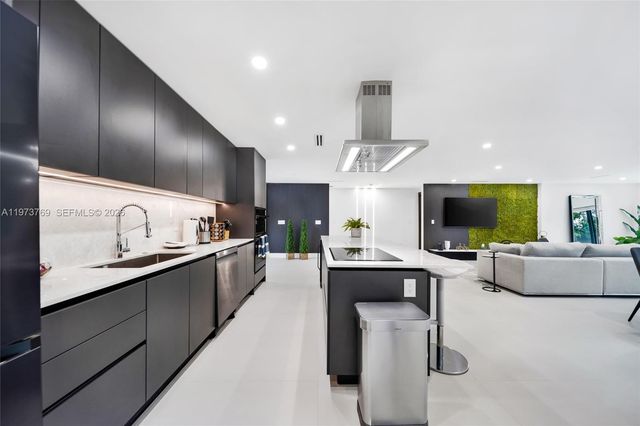 2100 SW 9th Ave, Miami, FL 33129