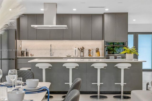 2100 SW 9th Ave, Miami, FL 33129