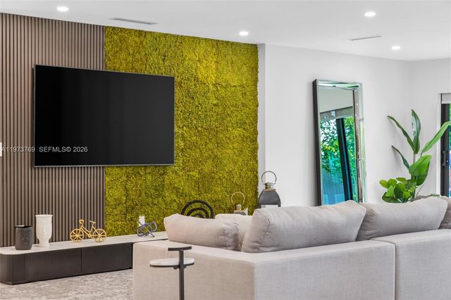 2100 SW 9th Ave, Miami, FL 33129