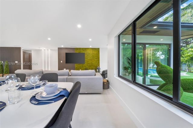 2100 SW 9th Ave, Miami, FL 33129