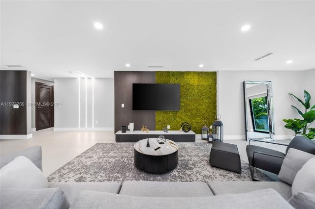 2100 SW 9th Ave, Miami, FL 33129