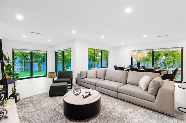 2100 SW 9th Ave, Miami, FL 33129