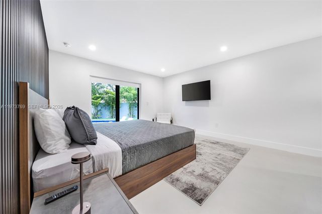 2100 SW 9th Ave, Miami, FL 33129