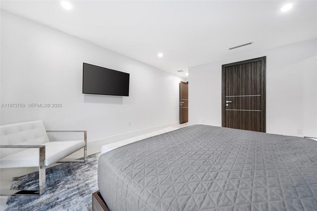 2100 SW 9th Ave, Miami, FL 33129