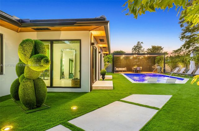 2100 SW 9th Ave, Miami, FL 33129