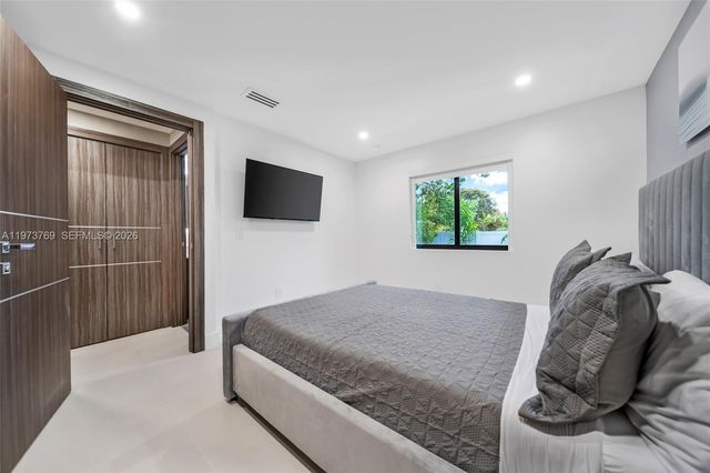 2100 SW 9th Ave, Miami, FL 33129