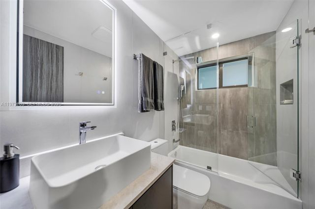 2100 SW 9th Ave, Miami, FL 33129