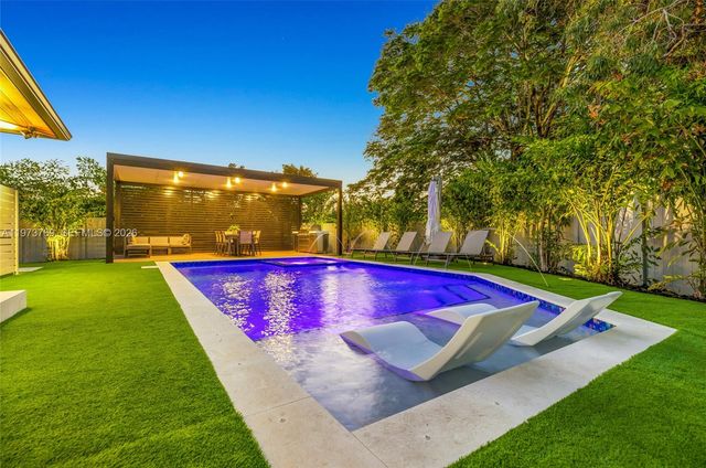 2100 SW 9th Ave, Miami, FL 33129