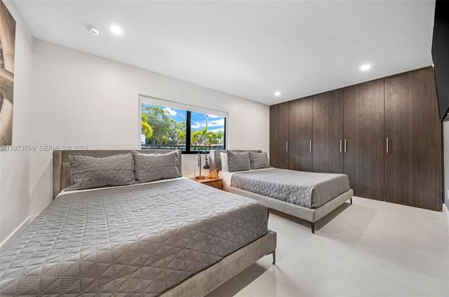 2100 SW 9th Ave, Miami, FL 33129